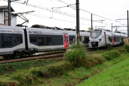 Trei migranti au murit calcati de tren, in Franta. Un al patrulea barbat, in stare grava. "Dormeau sau zaceau pe sine"
