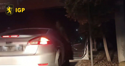 Doi barbati in stare de ebrietate au agresat politistii de la Balti. Unul din ei a lovit un inspector de patrulare, dupa care a cazut, fracturandu-si piciorul - VIDEO Doi barbati in stare de ebrietate au agresat politistii de la Balti. Unul din ei a lovit un inspector de patrulare, dupa care a cazut, fracturandu-si piciorul - VIDEO