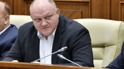 Vasile Bolea a venit pe neasteptate la sedinta CSP. A vrut sa afle la ce etapa se afla cererea pe care a depus-o impotriva procurorului anticoruptie Victor Furtuna
Vasile Bolea a venit pe neasteptate la sedinta CSP. A vrut sa afle la ce etapa se afla cererea pe care a depus-o impotriva procurorului anticoruptie Victor Furtuna