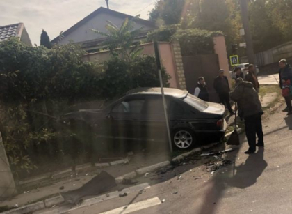 Accident in capitala. Un Mercedes s-a izbit cu un BMW - FOTO Accident in capitala. Un Mercedes s-a izbit cu un BMW - FOTO