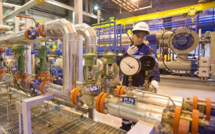 Solutie pentru ca Republica Moldova sa scape de santajul Rusiei. Fostul ministru al Energiei, Razvan Nicolescu: Romania trebuie sa ajute Moldova cu pacura si gaz natural si sa le inchiriem un depozit Romgaz Solutie pentru ca Republica Moldova sa scape de santajul Rusiei. Fostul ministru al Energiei, Razvan Nicolescu: Romania trebuie sa ajute Moldova cu pacura si gaz natural si sa le inchiriem un depozit Romgaz