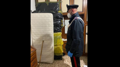 Un barbat din Italia si-a zidit mama moarta intr-un dulap pentru a continua sa-i incaseze pensia Un barbat din Italia si-a zidit mama moarta intr-un dulap pentru a continua sa-i incaseze pensia