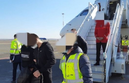 Un moldovean, dat in cautare internationala de un an - extradat din Cehia. Ce infractiune a savarsit - FOTO Un moldovean, dat in cautare internationala de un an - extradat din Cehia. Ce infractiune a savarsit - FOTO