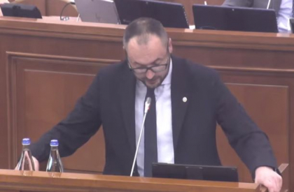 Litvinenco raspunde in fata Parlamentului dupa ce comunistii si socialistii au inaintat o motiune simpla impotriva lui - VIDEO Litvinenco raspunde in fata Parlamentului dupa ce comunistii si socialistii au inaintat o motiune simpla impotriva lui - VIDEO