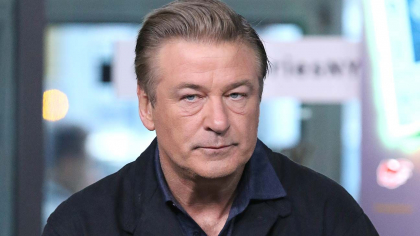 Actorul Alec Baldwin a impuscat mortal o femeie pe platourile de filmare
Actorul Alec Baldwin a impuscat mortal o femeie pe platourile de filmare