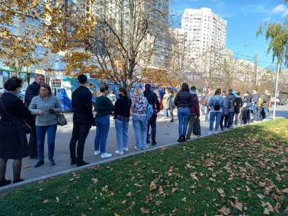 Rand la un troleibuzul de vaccinare din capitala. Ion Ceban: „Situatia este foarte complicata” - FOTO