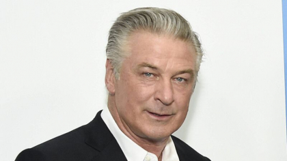 Actorul Alec Baldwin, reacție în urma tragicului accident de la filmări. “Nu există cuvinte pentru a descrie şocul”