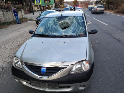 Un barbat a murit, dupa ce a fost lovit de un automobil pe trecerea de pietoni - FOTO Un barbat a murit, dupa ce a fost lovit de un automobil pe trecerea de pietoni - FOTO