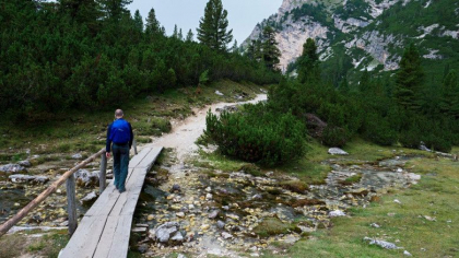 Un turist ratacit pe munte in SUA nu a raspuns la telefon salvatorilor pentru ca nu cunostea numarul