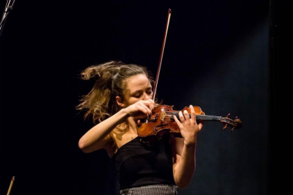 Cine este femeia in bagajul careia a fost gasita vioara "Stradivarius" 