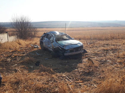 Accident tragic la Balti. Un barbat a murit dupa ce masina pe care o conducea a derapat de pe traseu si s-a rasturnat de mai multe ori. Politia: "Barbatul a fost aruncat peste geam" - FOTO Accident tragic la Balti. Un barbat a murit dupa ce masina pe care o conducea a derapat de pe traseu si s-a rasturnat de mai multe ori. Politia: "Barbatul a fost aruncat peste geam" - FOTO
