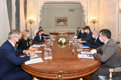 Discutiile dintre directorul Gazprom, Alexei Miller si viceprim-ministrul Andrei Spinu privind furnizarea gazelor in Republica Moldova nu au dat rezultat. Negocierile continua Discutiile dintre directorul Gazprom, Alexei Miller si viceprim-ministrul Andrei Spinu privind furnizarea gazelor in Republica Moldova nu au dat rezultat. Negocierile continua