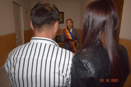 Si-au spus "Da" in penitenciarul de la Rusca. O detinuta si alesul sau, care era in libertate, si-au oficializat casatoria - FOTO