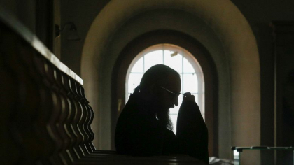 Preot rus, concediat dupa ce a spus ca este gata sa-i stranga mana lui Navalnii: „Ce fel de provocare ai mai pus la cale?” Preot rus, concediat dupa ce a spus ca este gata sa-i stranga mana lui Navalnii: „Ce fel de provocare ai mai pus la cale?”