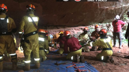 Tavanul unei pesteri din Sao Paulo s-a prabusit. Noua pompieri care se antrenau in interior au murit