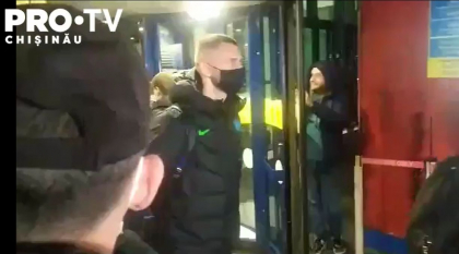 Inter Milano a ajuns pe Aeroportul International Chisinau. Vezi cum au fost intalniti jucatorii echipei - VIDEO