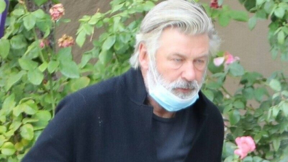 Primele declaratii ale asistentului de regie care i-a inmanat arma incarcata lui Alec Baldwin Primele declaratii ale asistentului de regie care i-a inmanat arma incarcata lui Alec Baldwin