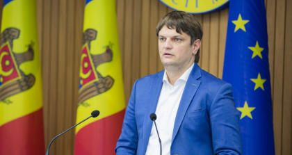 Andrei Spinu isi cauta colegi de munca: "Abia astept sa va cunosc." Ministerul pe care il conduce anunta peste 20 de functii vacante. Vezi ce salarii ofera - FOTO