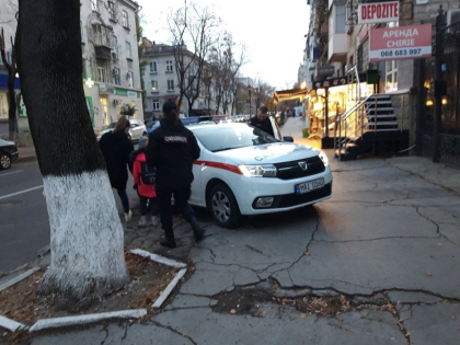 Un minor ratacit pe o strada din capitala - gasit de carabinieri. Ce a declarat micutul - FOTO Un minor ratacit pe o strada din capitala - gasit de carabinieri. Ce a declarat micutul - FOTO