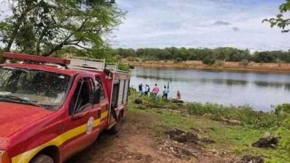 Un barbat a sarit intr-un iaz ca sa scape de atacul unui roi de albine, dar a murit devorat de pesti piranha Un barbat a sarit intr-un iaz ca sa scape de atacul unui roi de albine, dar a murit devorat de pesti piranha