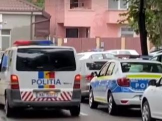 Doi frati de 3 si 5 ani din Romania, ramasi singuri acasa, s-au oparit cu apa clocotita. Unde erau parintii