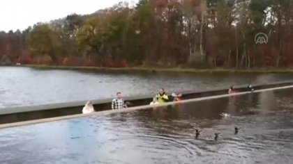 Cea mai spectaculoasa alee se afla in Belgia si trece prin mijlocul unui lac - VIDEO