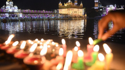 Festivalul luminilor in India. Milioane de oameni sarbatoresc Diwali, in timp ce avertismentele legate de Covid si de poluare cresc - FOTO Festivalul luminilor in India. Milioane de oameni sarbatoresc Diwali, in timp ce avertismentele legate de Covid si de poluare cresc - FOTO