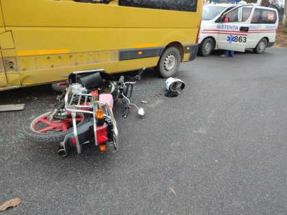 Accident la Ialoveni cu implicarea unui microbuz scolar. O persoana a avut nevoie de ingrijiri medicale - FOTO Accident la Ialoveni cu implicarea unui microbuz scolar. O persoana a avut nevoie de ingrijiri medicale - FOTO