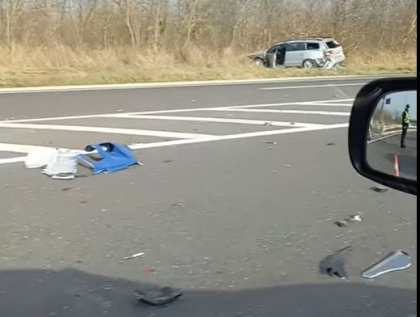 O soferita de 23 de ani a ajuns la spital, dupa ce nu s-a asigurat si a fost lovita in plin de un camion de mare tonaj - VIDEO O soferita de 23 de ani a ajuns la spital, dupa ce nu s-a asigurat si a fost lovita in plin de un camion de mare tonaj - VIDEO