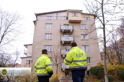 Peste 100 de blocuri locative cu mansarda, din capitala, vor fi inspectate - FOTO Peste 100 de blocuri locative cu mansarda, din capitala, vor fi inspectate - FOTO