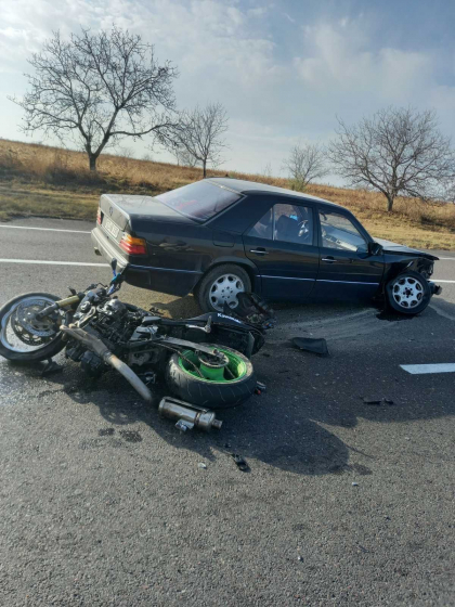 Tragedie la Floresti. Un tanar a murit, dupa ce s-a izbit cu motocicleta de un Mercedes - FOTO/VIDEO Tragedie la Floresti. Un tanar a murit, dupa ce s-a izbit cu motocicleta de un Mercedes - FOTO/VIDEO