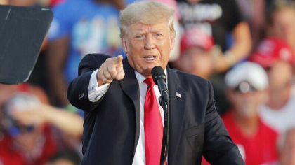 Trump il acuza pe Alec Baldwin ca ar fi tras intentionat in membrii echipei de filmare: „Este un tip cu probleme, un nebun” Trump il acuza pe Alec Baldwin ca ar fi tras intentionat in membrii echipei de filmare: „Este un tip cu probleme, un nebun”