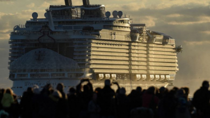 Wonder of the Seas, cel mai mare vas de croaziera din lume, e aproape de lansare. Un adevarat oras plutitor construit in 2 ani Wonder of the Seas, cel mai mare vas de croaziera din lume, e aproape de lansare. Un adevarat oras plutitor construit in 2 ani