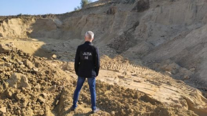 O companie a extras ilegal nisip in valoare de peste 2 milioane de lei, la Telenesti
