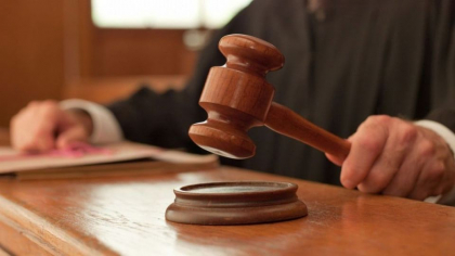 Mandat de arestare pe un termen de 20 de zile pe numele unui intermediar, retinut in dosarul coruptiei cu certificatele de vaccinare si control judiciar pentru ceilalti doi intermediari Mandat de arestare pe un termen de 20 de zile pe numele unui intermediar, retinut in dosarul coruptiei cu certificatele de vaccinare si control judiciar pentru ceilalti doi intermediari