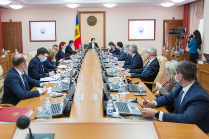 Salariatii cu regim de activitate redus vor putea beneficia de ajutor din partea statului Salariatii cu regim de activitate redus vor putea beneficia de ajutor din partea statului