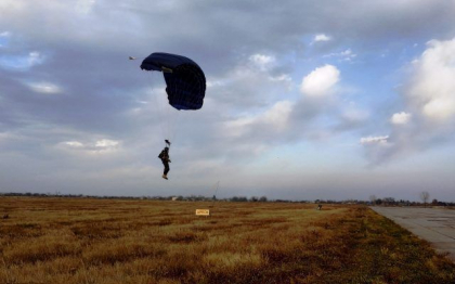 Interoperabilitate: Militarii romani, moldoveni si americani din trupele speciale s-au antrenat impreuna in Republica Moldova Interoperabilitate: Militarii romani, moldoveni si americani din trupele speciale s-au antrenat impreuna in Republica Moldova