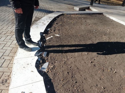 Pavajul unui scuar din capitala - vandalizat. Autoritatile cer ca politia sa se autosesizeze - FOTO