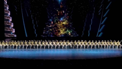 New York-ul a furat startul sarbatorilor de iarna. Dansatoarele The Rockettes au facut show sub privirile lui Mos Craciun