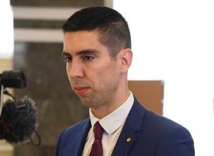 Un deputat BCS i-a facut un cadou lui Mihai Popsoi: „Dumneavoastra l-ati pierdut, iar eu cu mare drag vreau sa vi-l intorc” - VIDEO Un deputat BCS i-a facut un cadou lui Mihai Popsoi: „Dumneavoastra l-ati pierdut, iar eu cu mare drag vreau sa vi-l intorc” - VIDEO