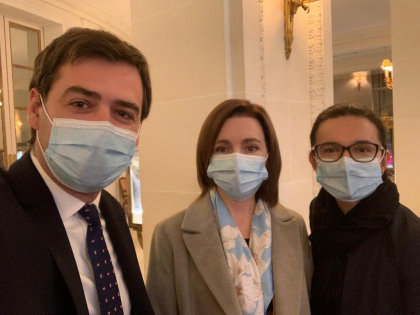 Maia Sandu a ajuns la Forumul Pacii de la Paris. Sefa statului urmeaza sa se intalneasca cu presedintele Frantei, Emmanuel Macron 