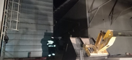  Un elevator de uscare a cerealelor a luat foc, la Leova. Sase echipe de pompieri au intervenit - FOTO/VIDEO