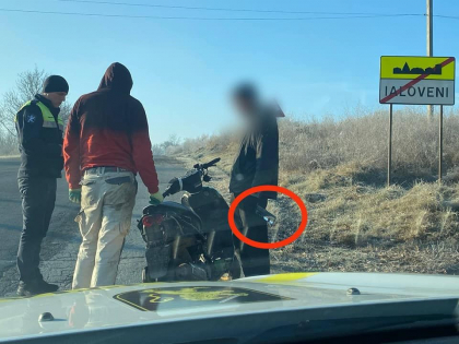 Un barbat a fost prins baut la ghidonul unei motociclete, la Ialoveni. Politia: „Nu detinea permis de conducere” - FOTO