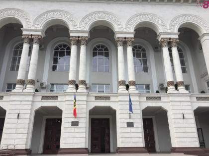 A deteriorat bariera de acces de la Procuratura Generala. Un barbat de 38 de ani - retinut de oamenii legii A deteriorat bariera de acces de la Procuratura Generala. Un barbat de 38 de ani - retinut de oamenii legii