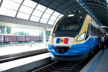  Se reia circulatia trenului Chisinau-Bucuresti incepand cu luna decembrie. Care este orarul curselor si pretul biletelor