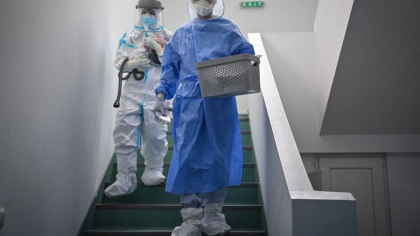 85 de doctori privati din Grecia au fost anuntati de politisti ca trebuie sa lucreze in spitalele de stat