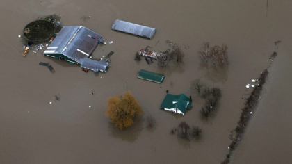 Inundatii record in vestul Canadei. Patru oameni au murit si unul este dat disparut Inundatii record in vestul Canadei. Patru oameni au murit si unul este dat disparut