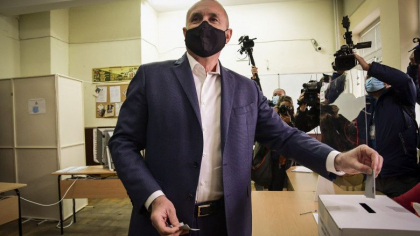 Alegeri prezidentiale in Bulgaria. Presedintele in exercitiu, generalul in rezerva Rumen Radev, este favorit Alegeri prezidentiale in Bulgaria. Presedintele in exercitiu, generalul in rezerva Rumen Radev, este favorit