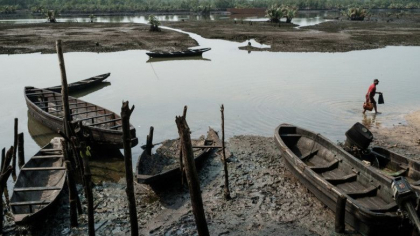 Sapte fete cu varsta cuprinsa intre 10 si 12 ani s-au inecat dupa ce barca lor s-a rasturnat cand traversau un rau din Nigeria