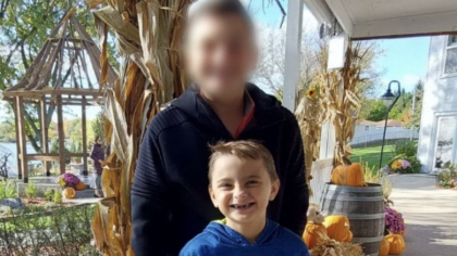 Un copil, a sasea victima a tragediei din SUA, unde un barbat a intrat cu masina in multime la o parada de Craciun Un copil, a sasea victima a tragediei din SUA, unde un barbat a intrat cu masina in multime la o parada de Craciun